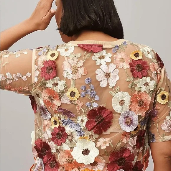 3D floral Sheer Top - Picture 5 of 5